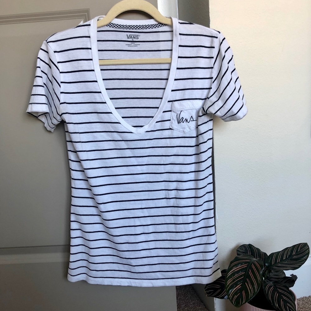 🕴🏻 Vans striped v neck 🕴🏻